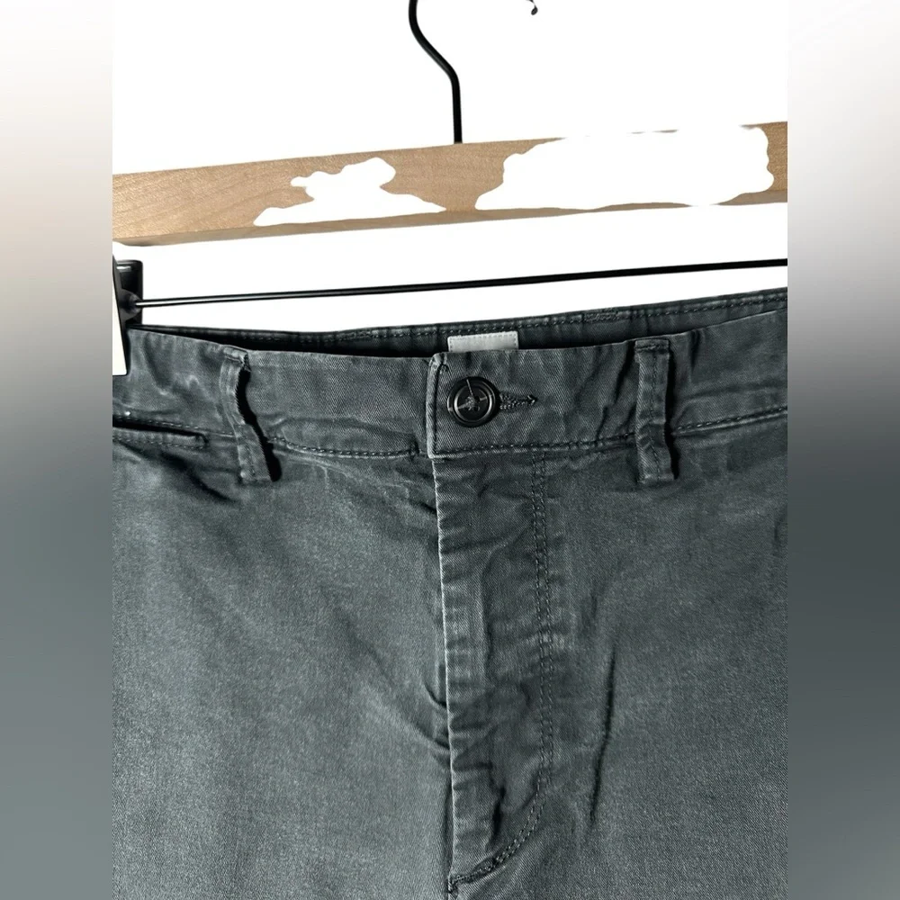 GAP Essential Khaki‎ Shorts Gray Size 34 10” Inseam